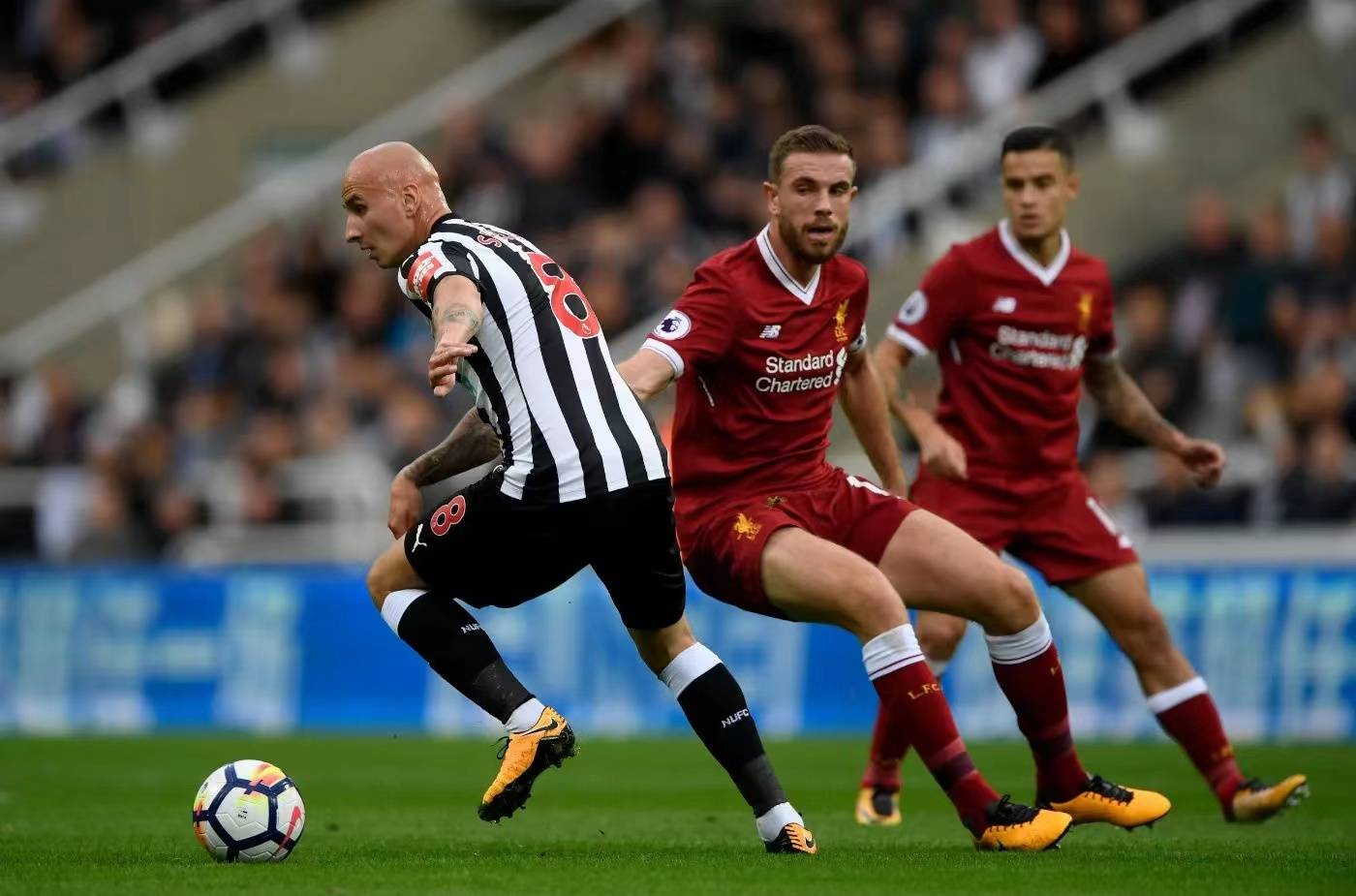 格拉纳达主场取胜,重回联赛前三 格拉纳达主场取胜,重回联赛前三