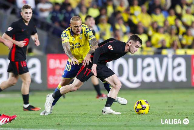 帕尔马客场取胜，实现稳固积分榜位置(帕尔马什么联赛)