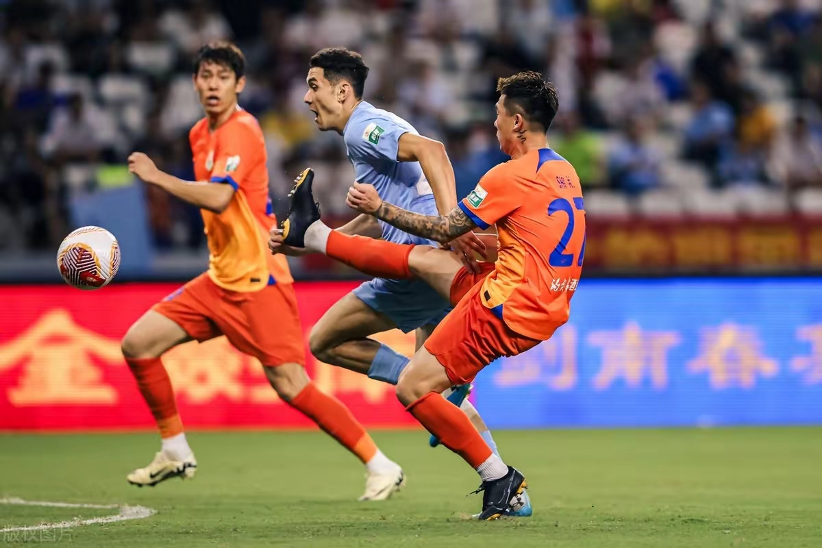 尊龙凯时-足球赛场上精彩纷呈,一幕接一幕的扣人心弦是什么